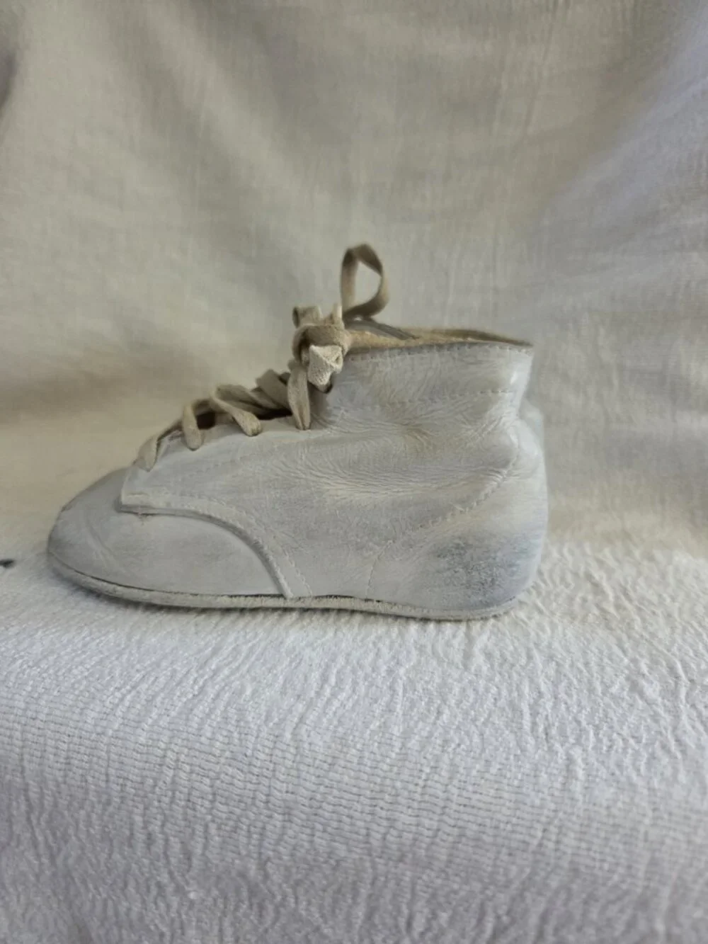 White Blue Leather Baby Booties Pair Vented Toe Infant Vintage w/box